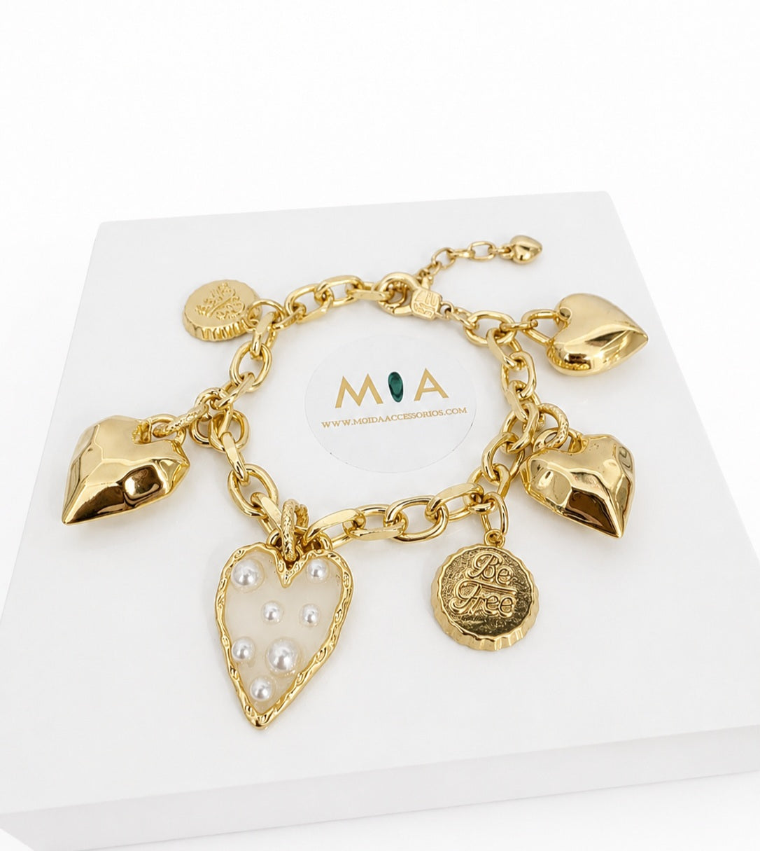 Elegance Heart Charm Bracelet